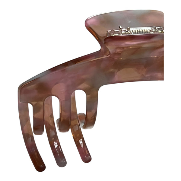 Close-up of the Blush pink hat claw clip highlighting the spring hinge, curved teeth, and soft marbled pink finish.