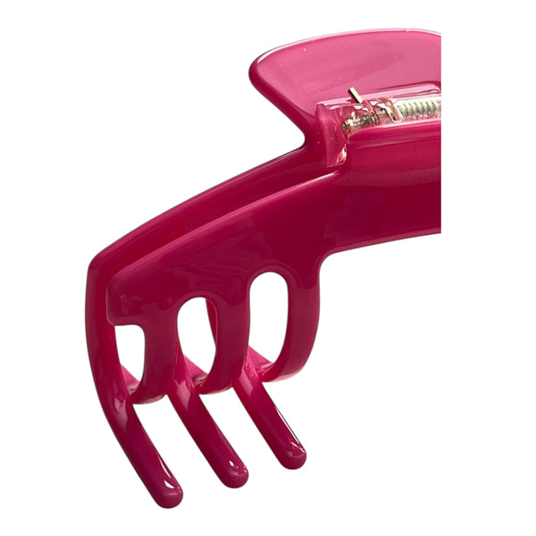 Close-up of the Flamingo hot pink hat claw clip highlighting the glossy finish, spring hinge, and curved grip teeth.