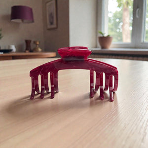 Merlot burgundy hat claw clip displayed on a wooden table, highlighting its rich wine tone and everyday style.