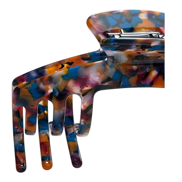 Close-up of the Mosaic tortoiseshell claw clip highlighting its multicolor pattern, hinge, and curved teeth.