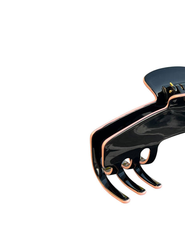 Close-up of the Onyx black hat claw clip highlighting the smooth finish, durable hinge, and curved grip teeth.